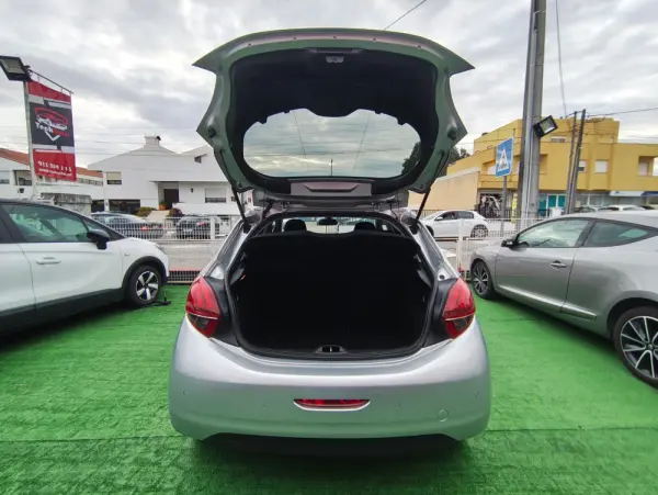 Peugeot 208 1.6 BlueHDi Style 7