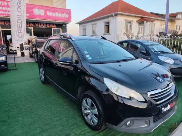 Peugeot 2008 1.2 PureTech Style 9