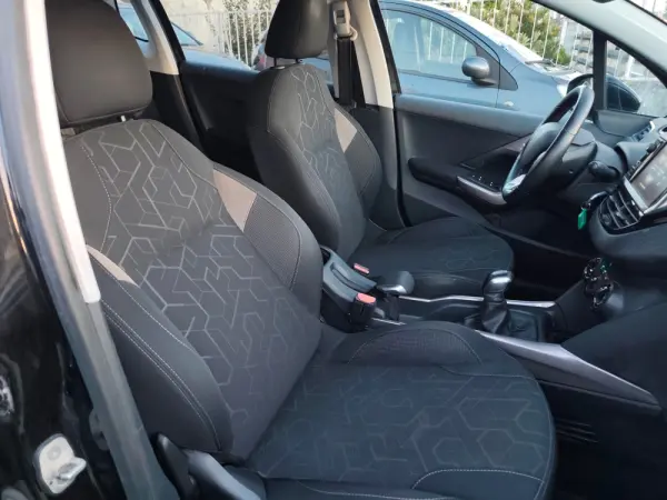 Peugeot 2008 1.2 PureTech Style 13