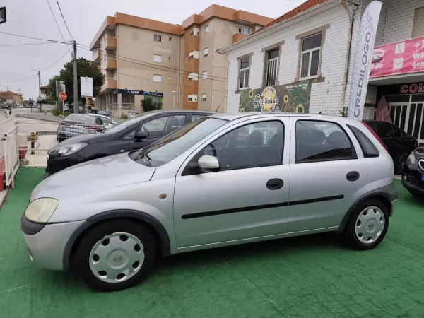 Opel Corsa 1.2 16V Confort 4