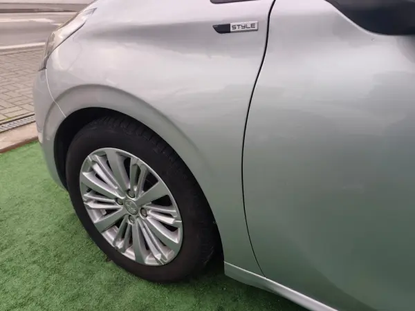 Peugeot 208 1.6 BlueHDi Style 10