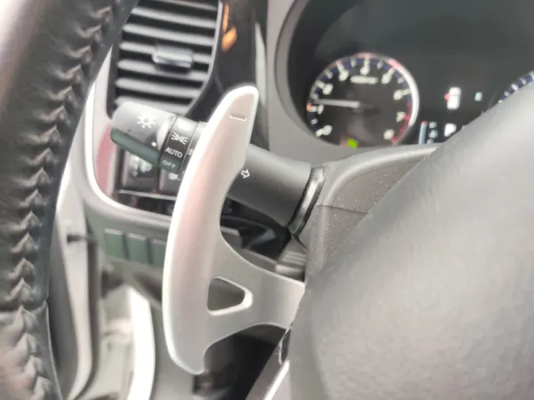 Mitsubishi Outlander 2.0 Kaiteki CVT 7 LUGARES 16