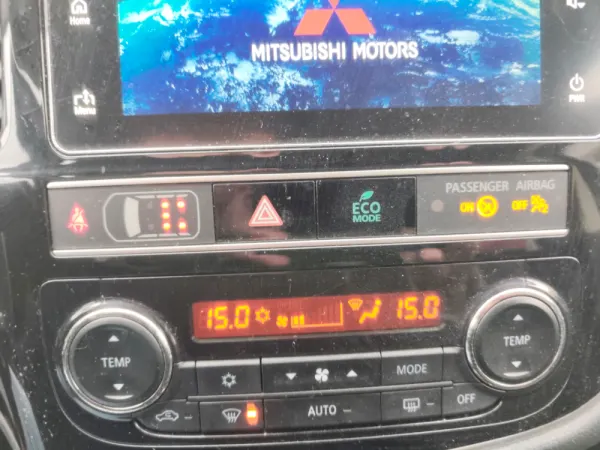 Mitsubishi Outlander 2.0 Kaiteki CVT 7 LUGARES 29