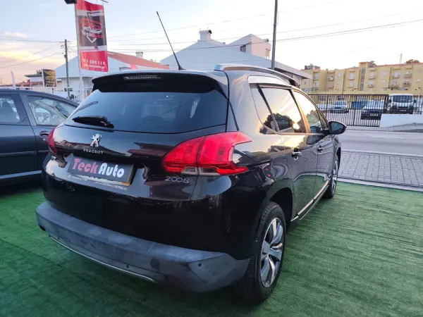 Peugeot 2008 1.2 PureTech Style 8
