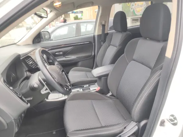 Mitsubishi Outlander 2.0 Kaiteki CVT 7 LUGARES 12