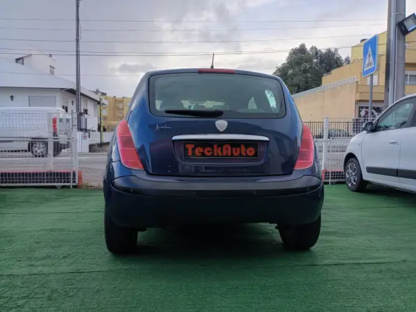 Lancia Ypsilon 1.2 16V Fashion 8