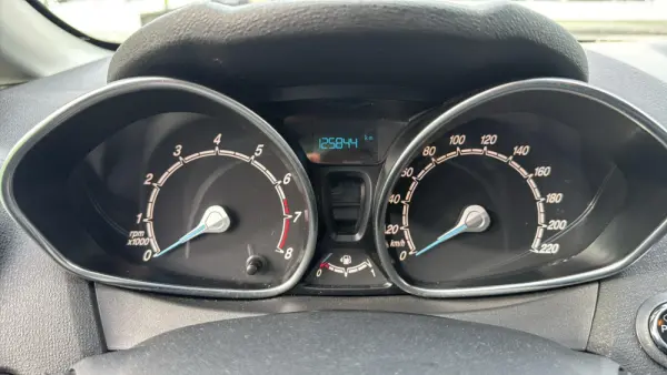 Ford Fiesta 1.0 Ti-VCT Titanium 8