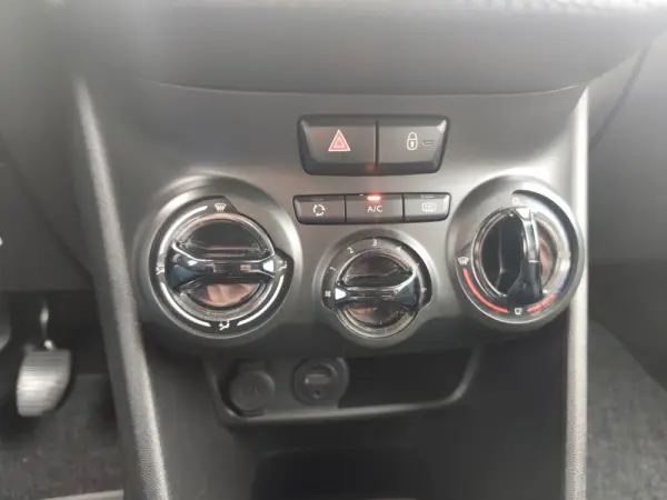 Peugeot 208 1.6 BlueHDi Style 13