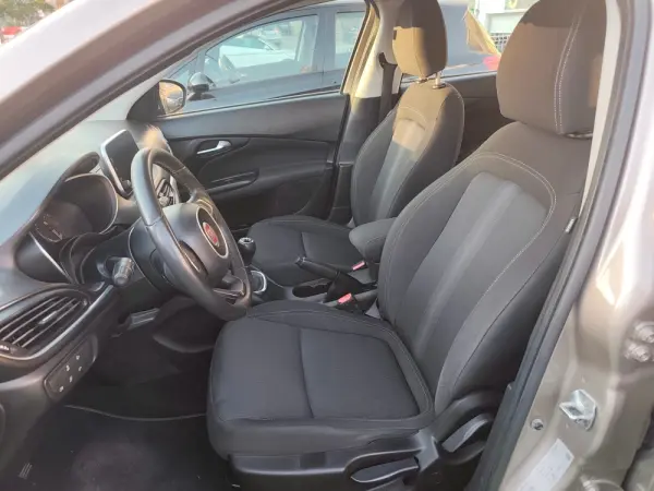 Fiat Tipo 1.3 M-Jet Easy 9