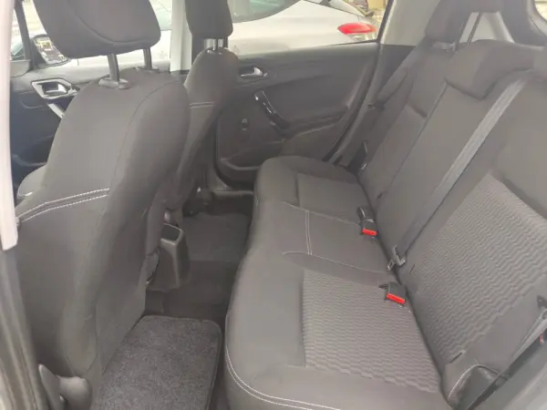 Peugeot 208 1.6 BlueHDi Style 17