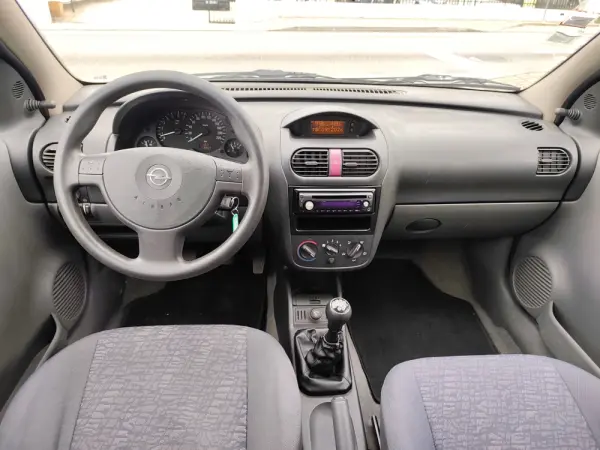 Opel Corsa 1.2 16V Confort 10