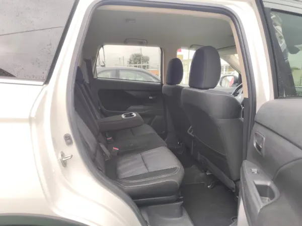 Mitsubishi Outlander 2.0 Kaiteki CVT 7 LUGARES 34