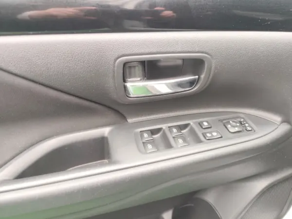 Mitsubishi Outlander 2.0 Kaiteki CVT 7 LUGARES 30