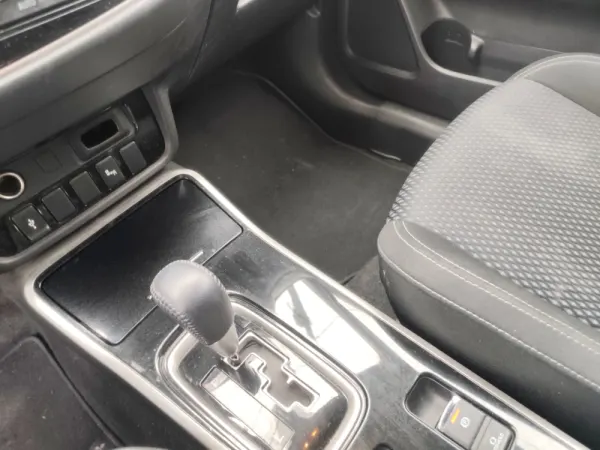 Mitsubishi Outlander 2.0 Kaiteki CVT 7 LUGARES 20