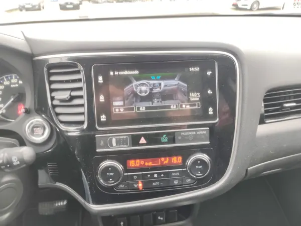 Mitsubishi Outlander 2.0 Kaiteki CVT 7 LUGARES 28