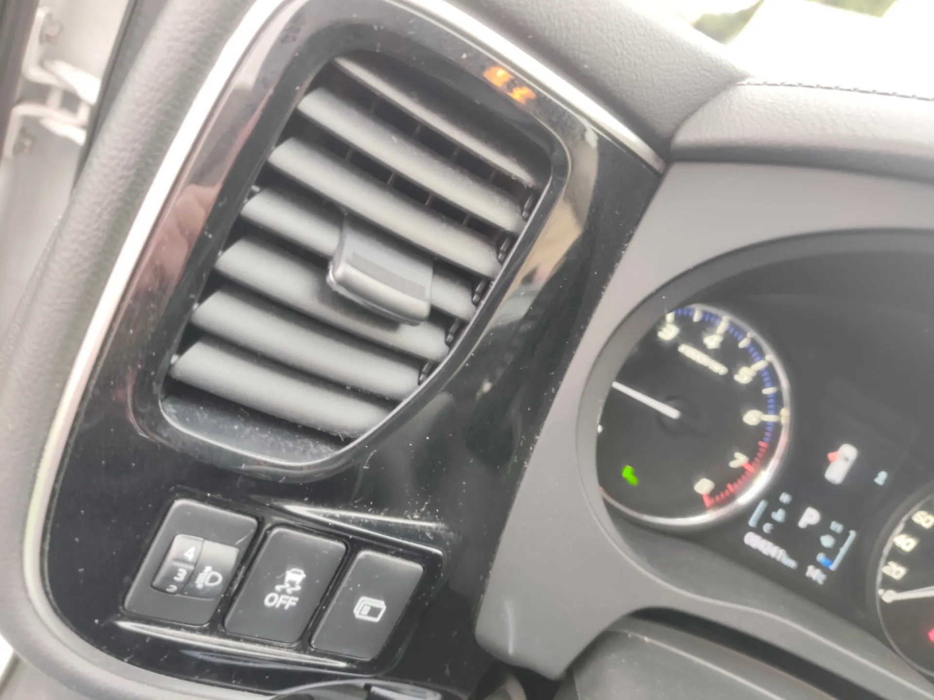 Mitsubishi Outlander 2.0 Kaiteki CVT 7 LUGARES 21