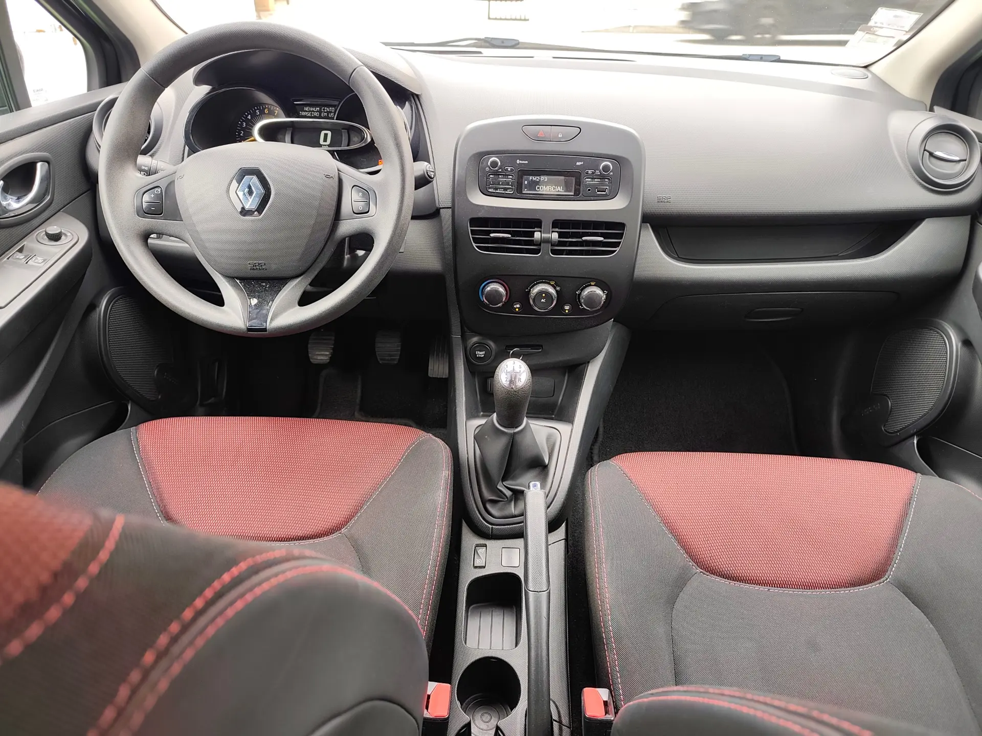 Renault Clio 1.2 16V Confort 130g 11