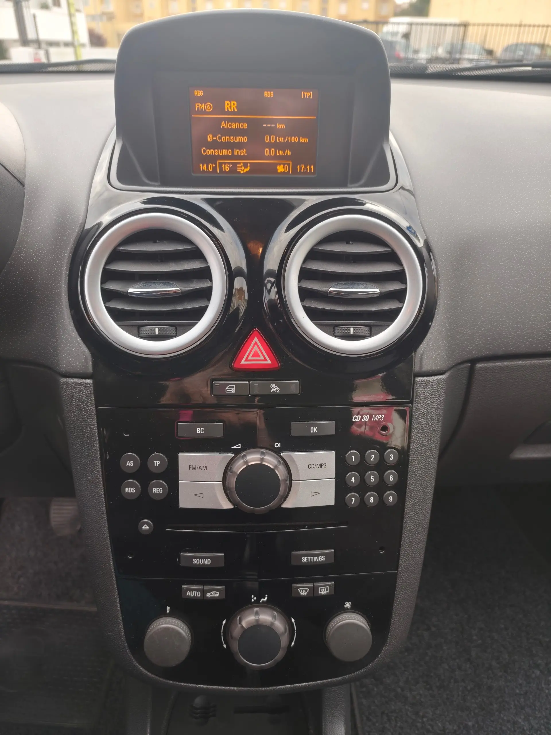 Opel Corsa 1.2 Cosmo 12