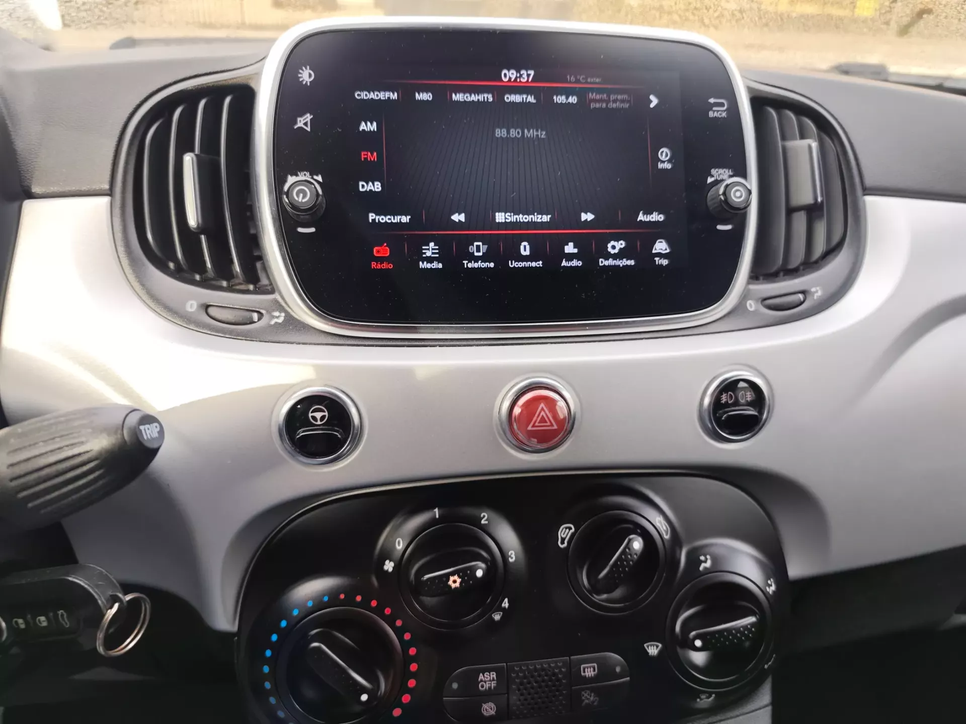 Fiat 500C 1.0 HYBRID CONNECT 16