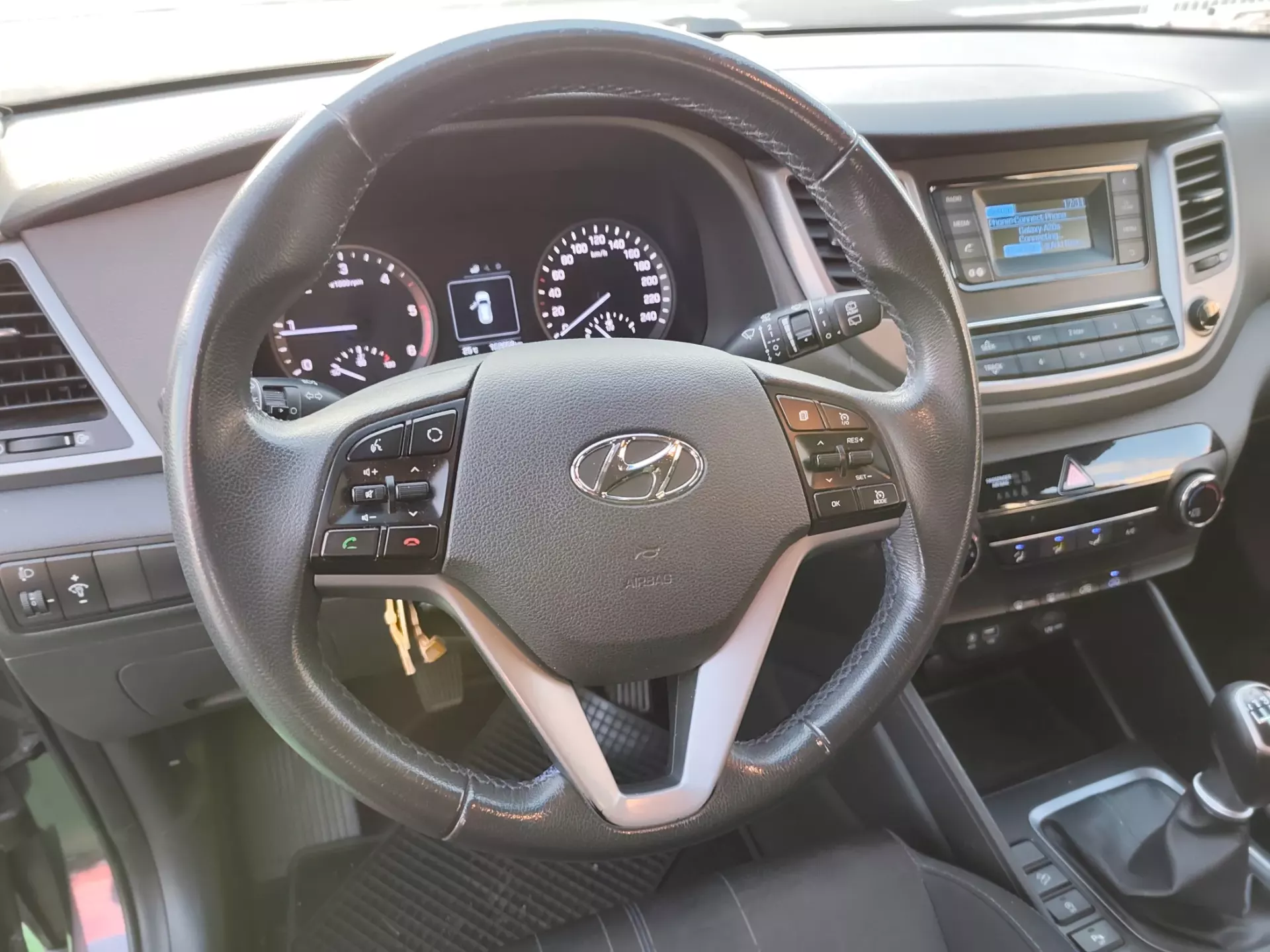 Hyundai Tucson 1.7 CRDi Creative (2015-2016) 16