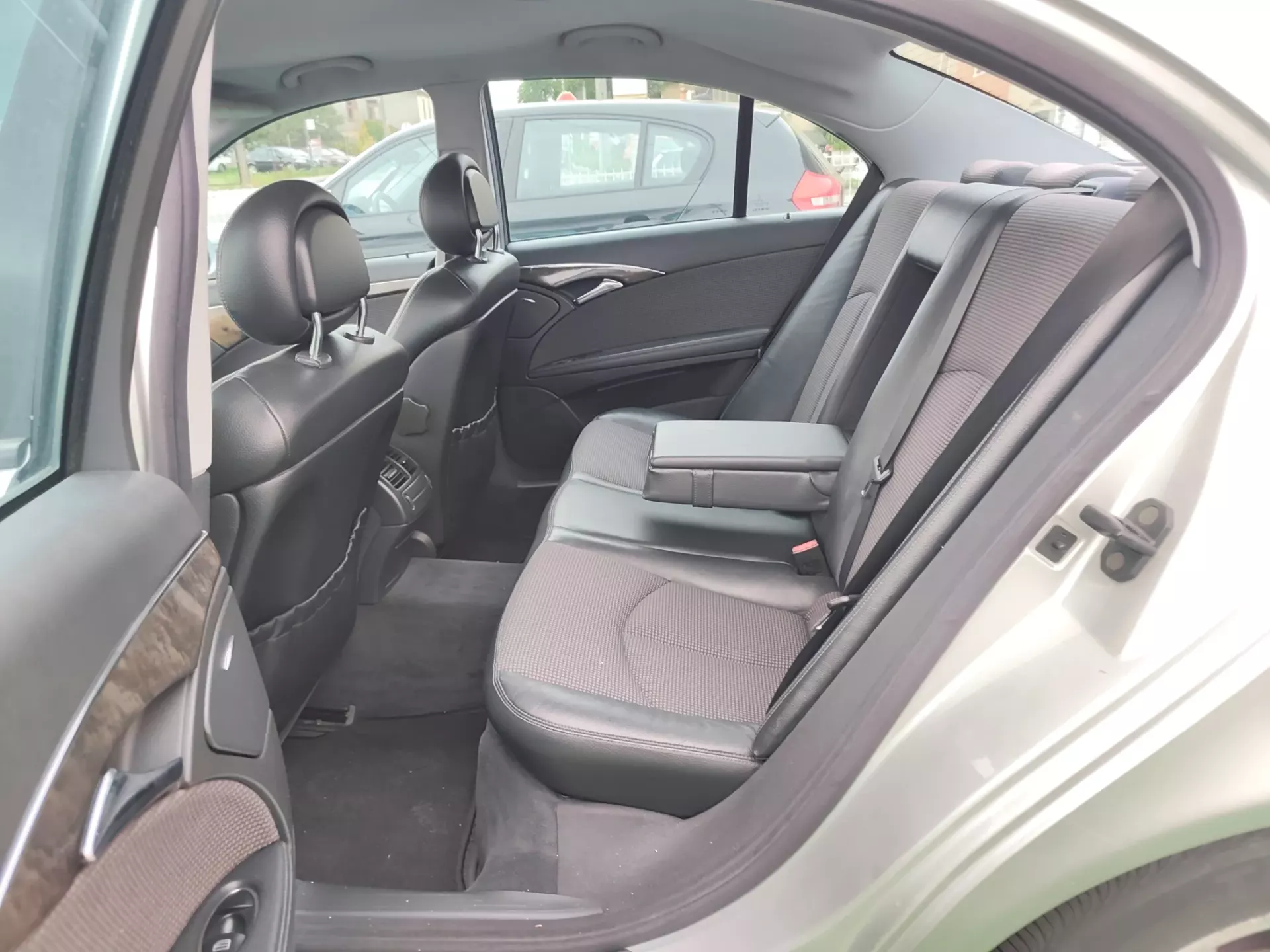 Mercedes-Benz E 220 CDi Avantgard 23