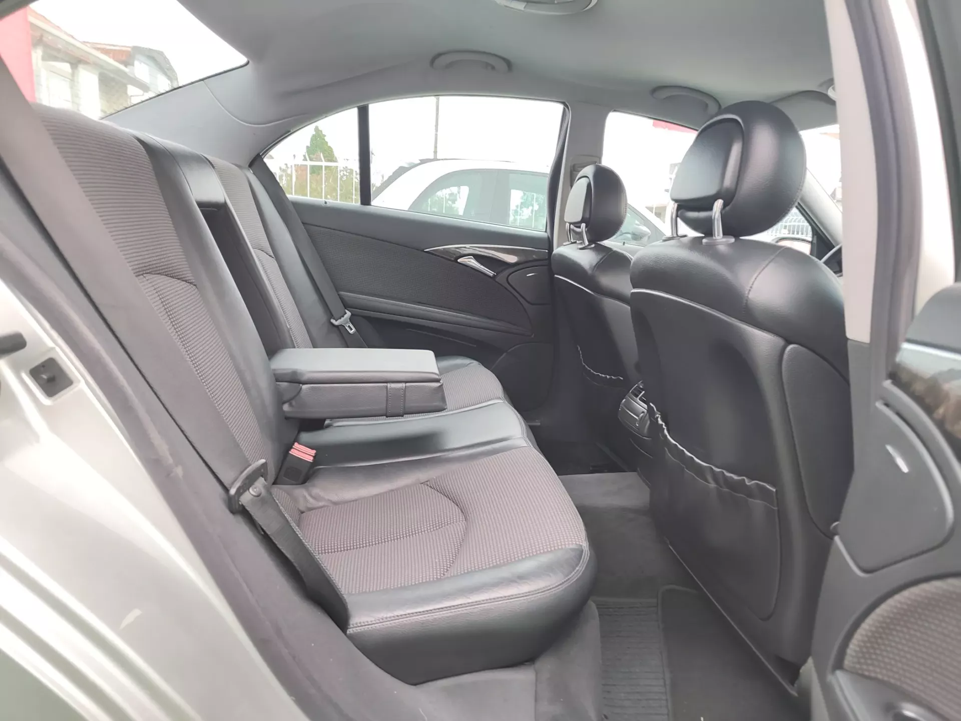 Mercedes-Benz E 220 CDi Avantgard 27