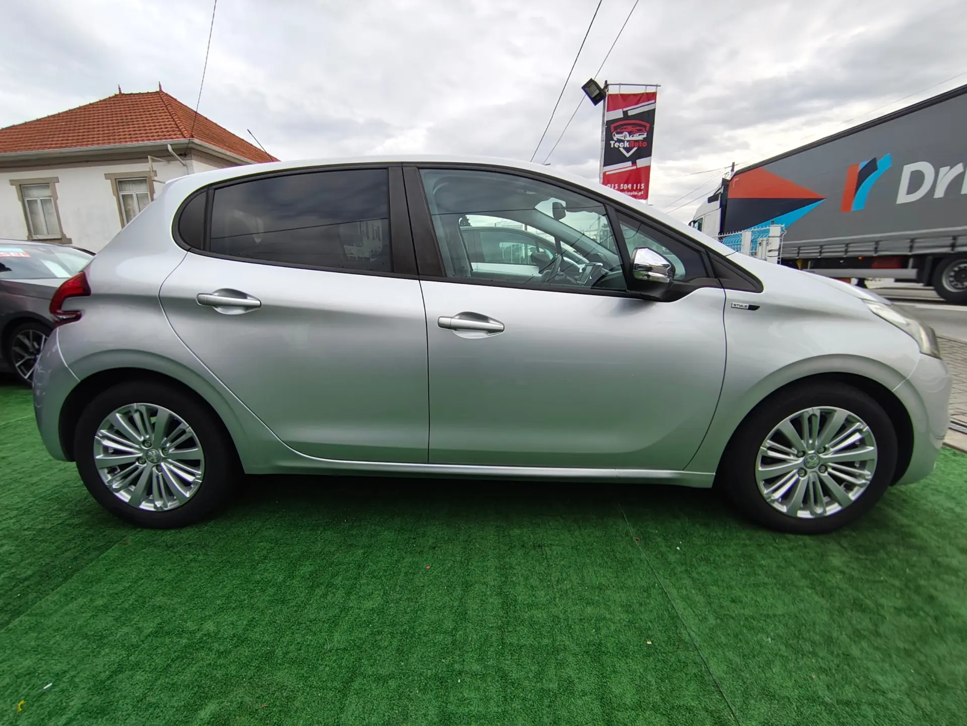 Peugeot 208 1.6 BlueHDi Style 4