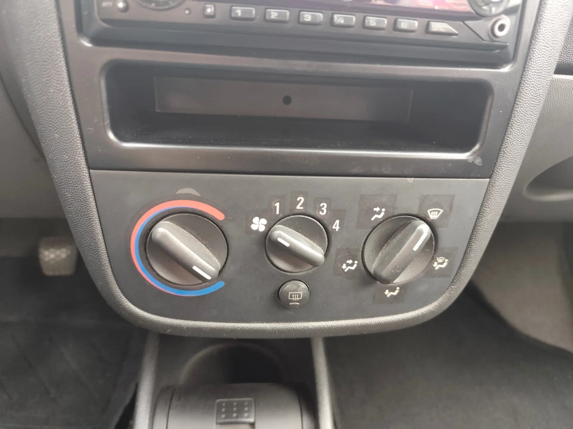 Opel Corsa 1.2 16V Confort 14