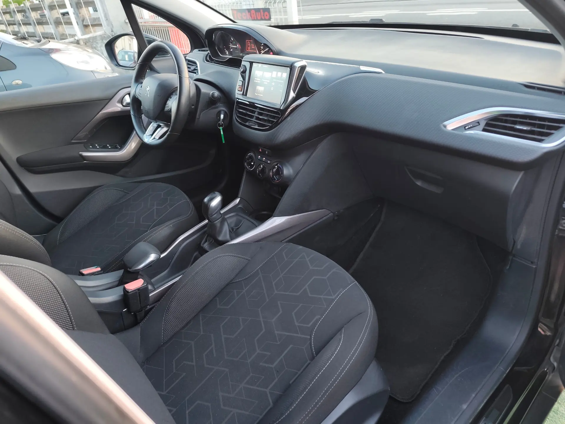 Peugeot 2008 1.2 PureTech Style 12