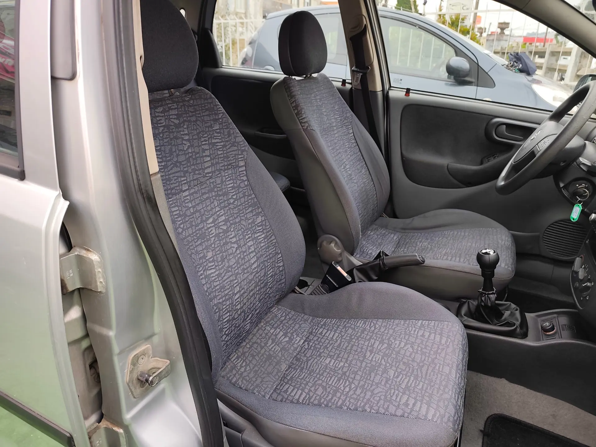 Opel Corsa 1.2 16V Confort 9