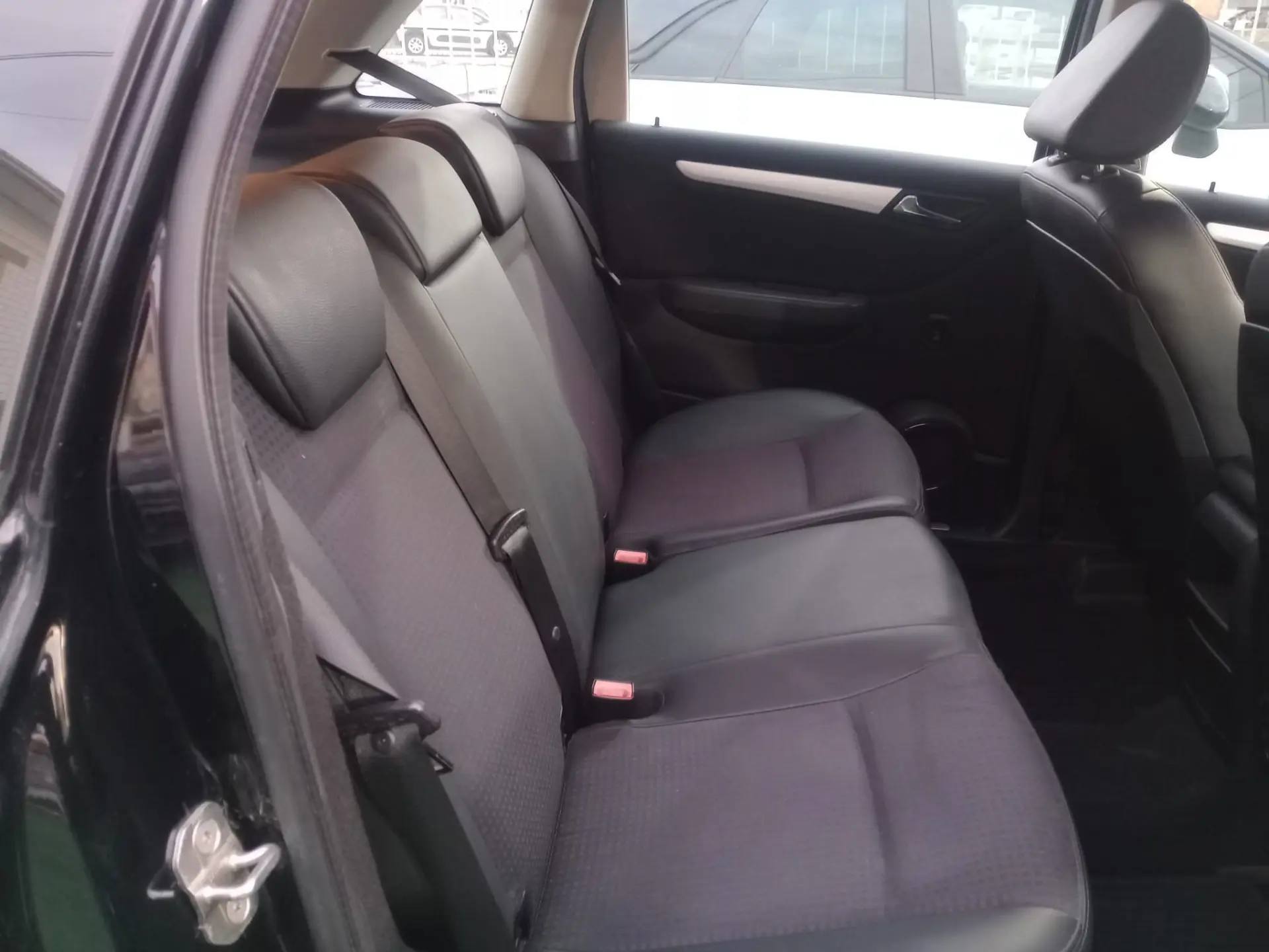 Mercedes-Benz B 180 18