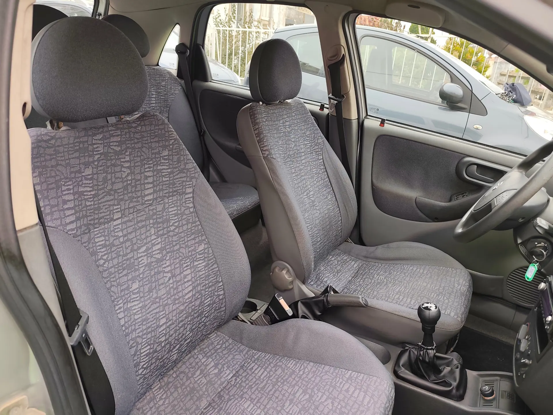 Opel Corsa 1.2 16V Confort 8