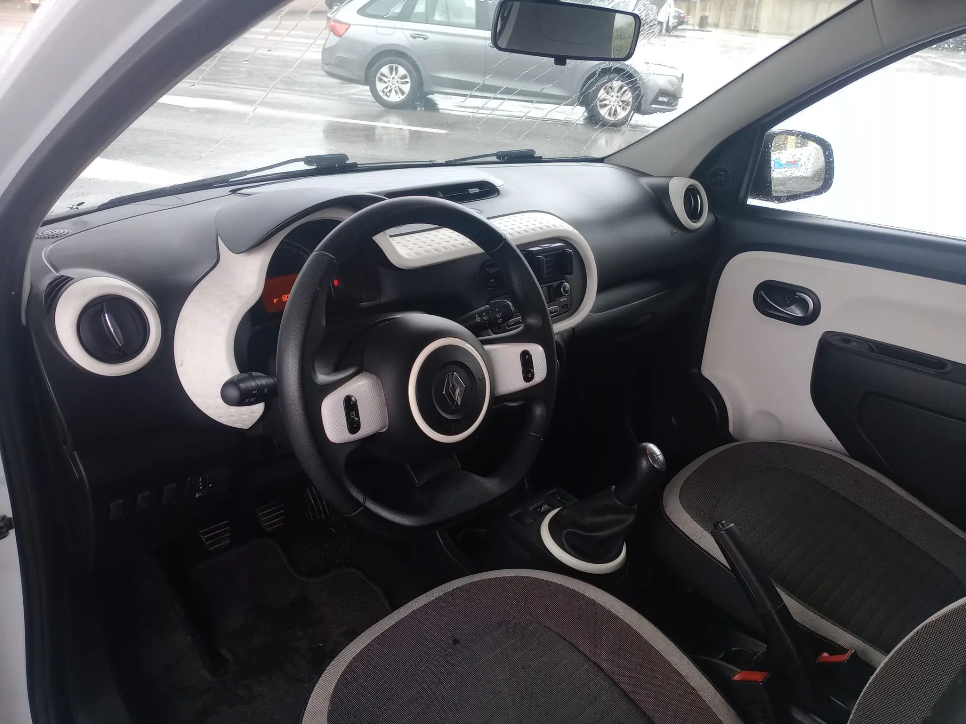 Renault Twingo SCe 70 S&S LIMITED 2018 9