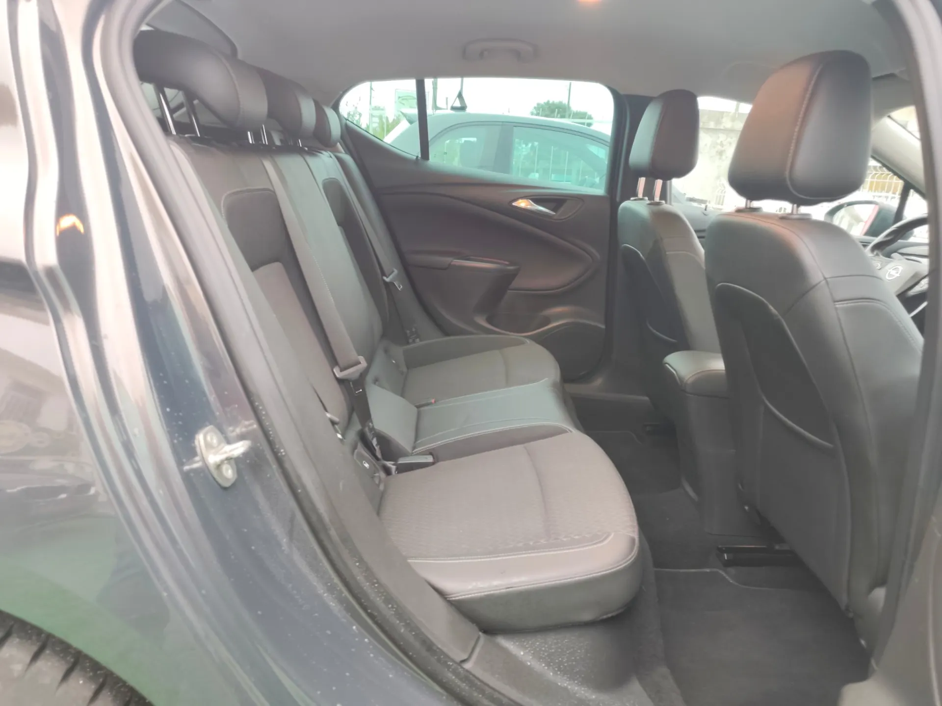 Opel Astra 1.6 CDTi Cosmo Start/Stop 36