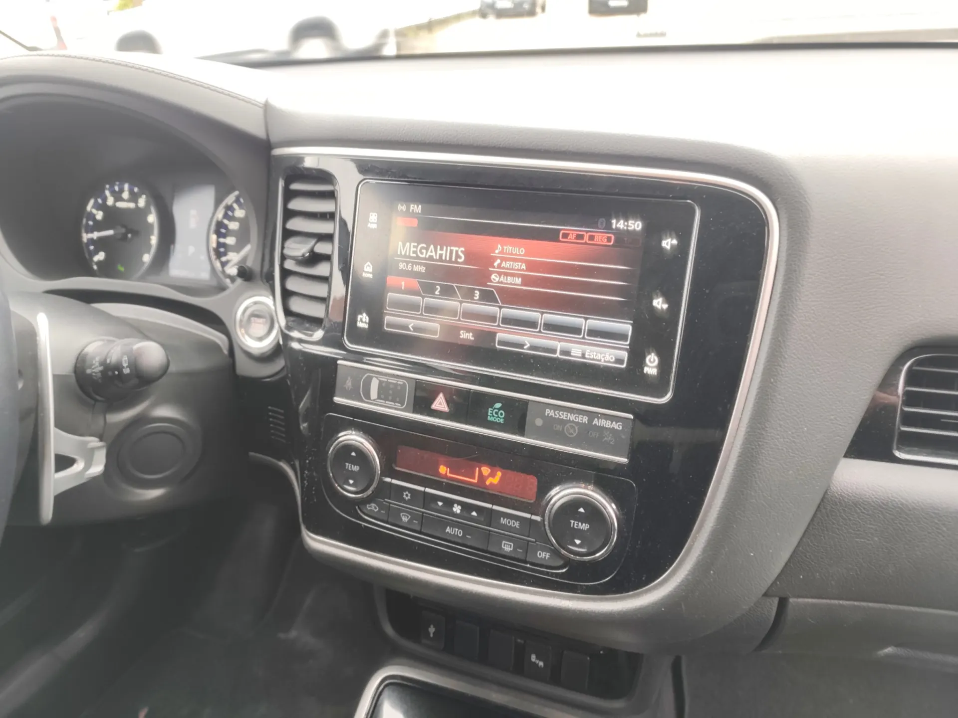 Mitsubishi Outlander 2.0 Kaiteki CVT 7 LUGARES 22