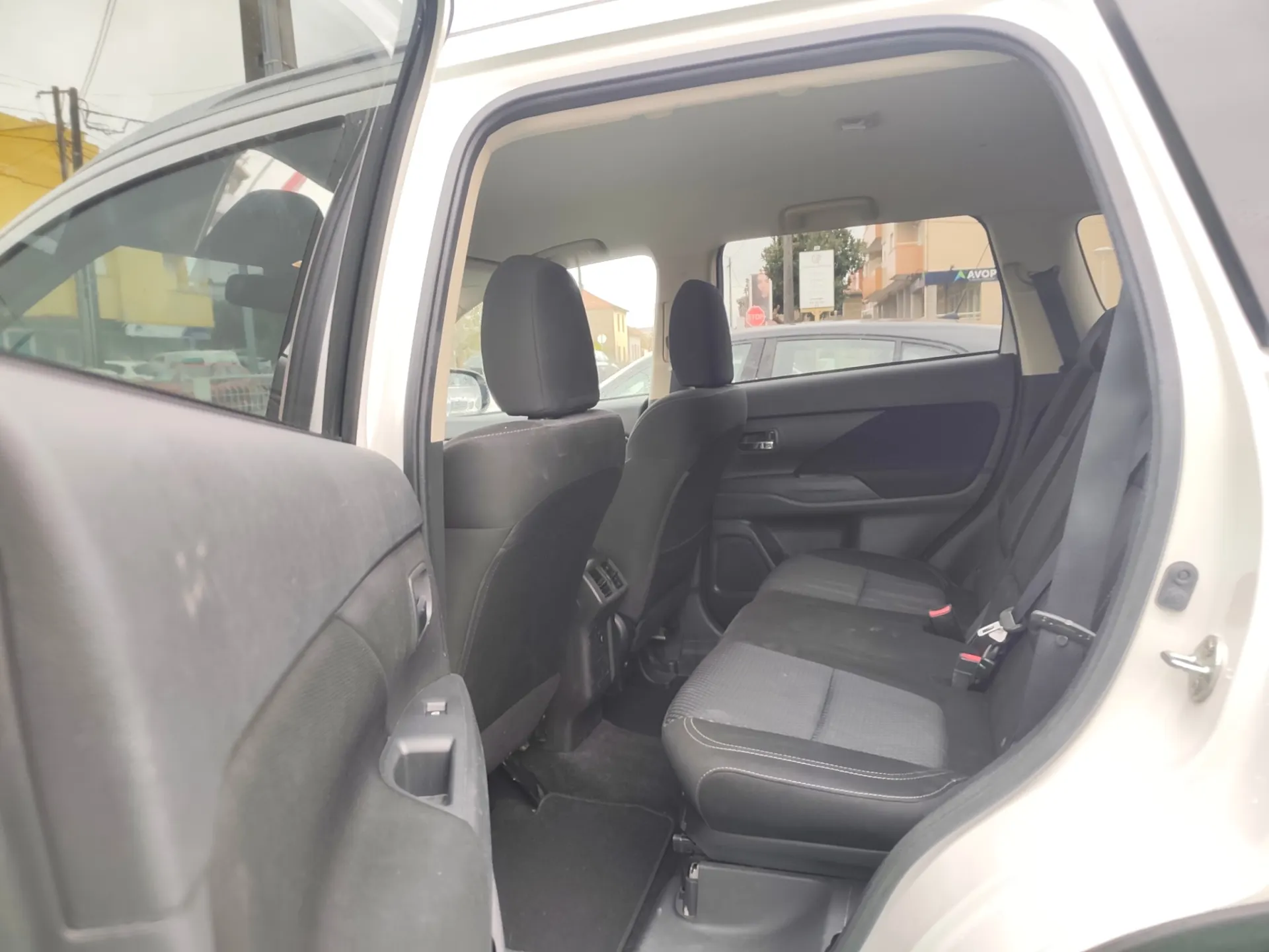 Mitsubishi Outlander 2.0 Kaiteki CVT 7 LUGARES 31