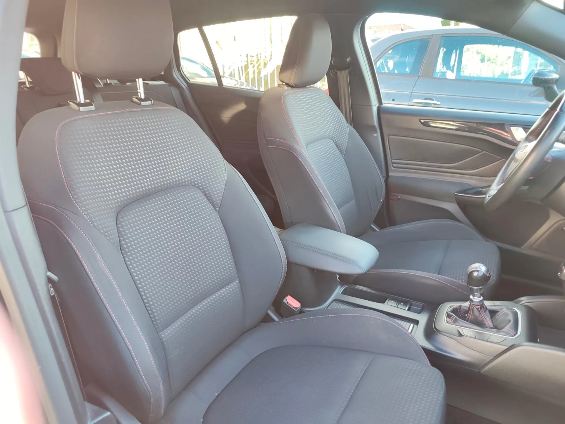 Ford Focus SW 1.0 EcoBoost MHEV ST-Line Design SIP 32