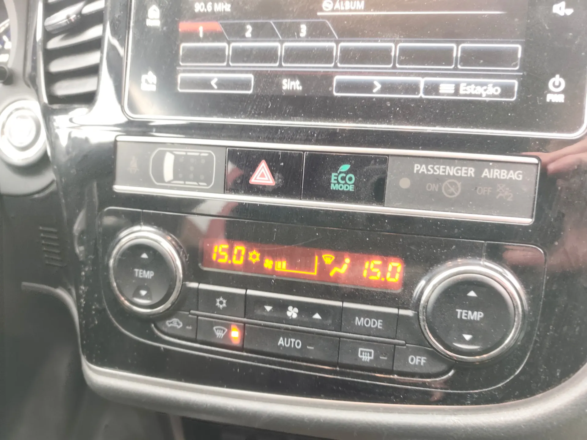 Mitsubishi Outlander 2.0 Kaiteki CVT 7 LUGARES 23