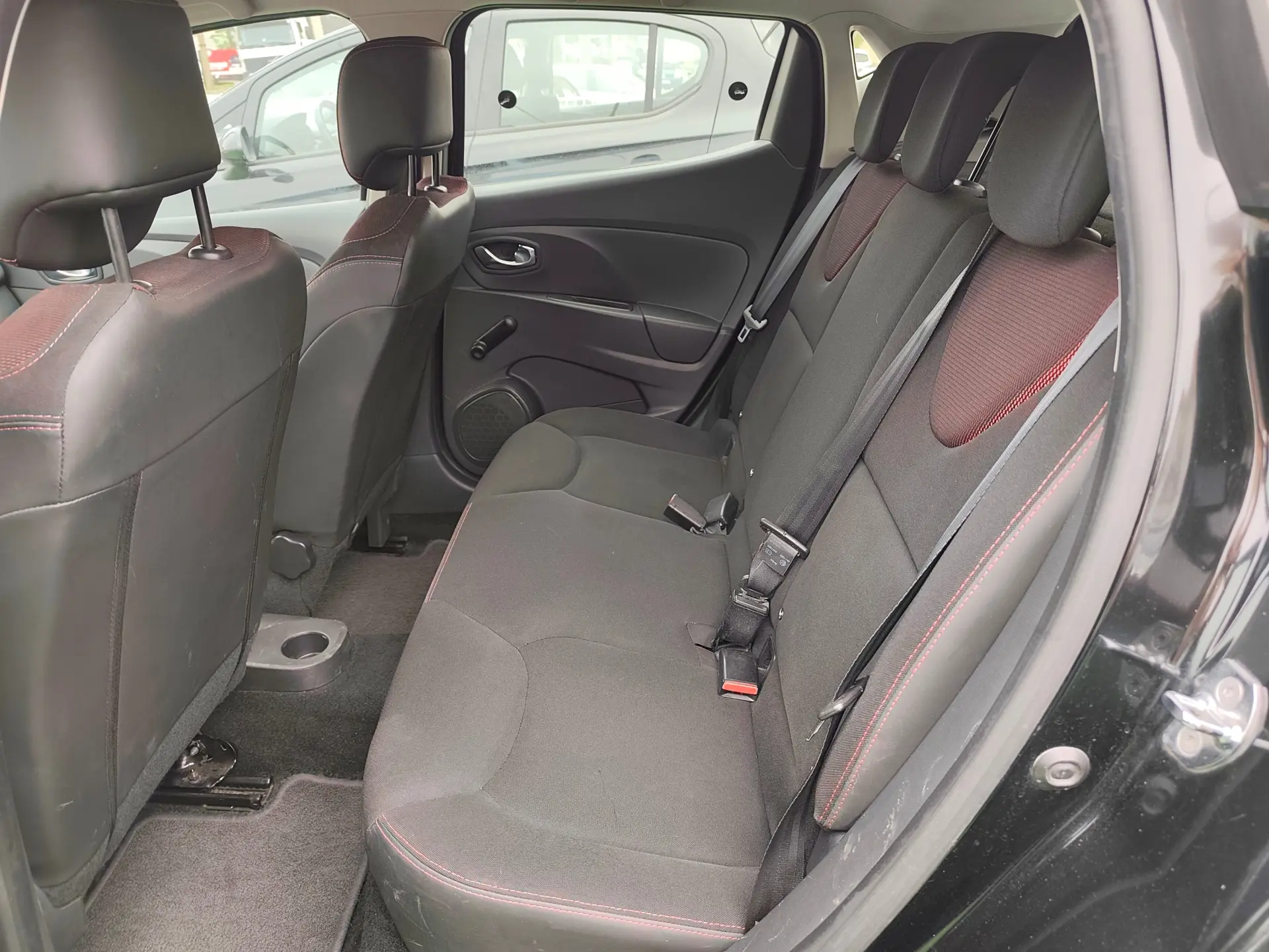 Renault Clio 1.2 16V Confort 130g 8