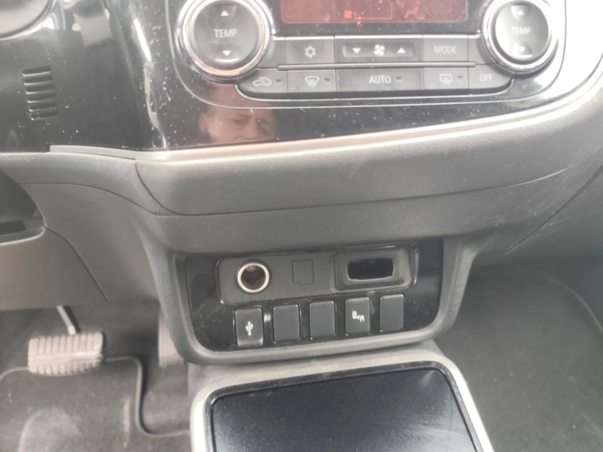 Mitsubishi Outlander 2.0 Kaiteki CVT 7 LUGARES 19