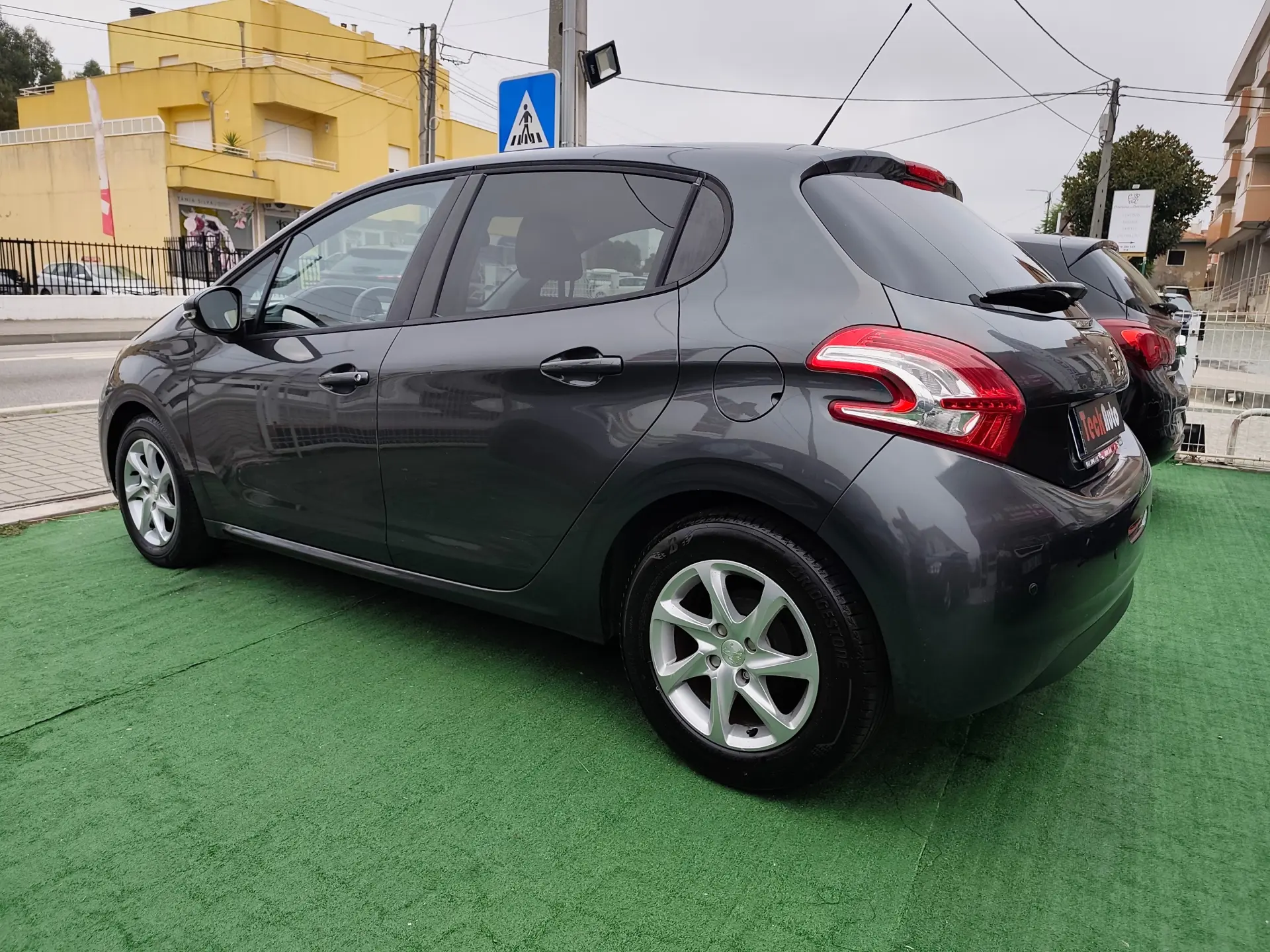 Peugeot 208 1.2 PureTech Active 5