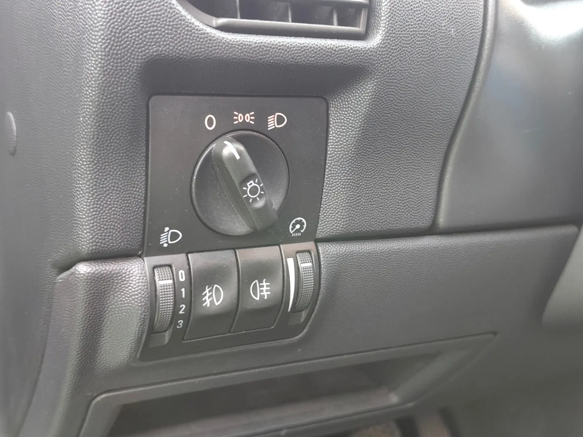 Opel Corsa 1.3 CDTI Cosmo 19