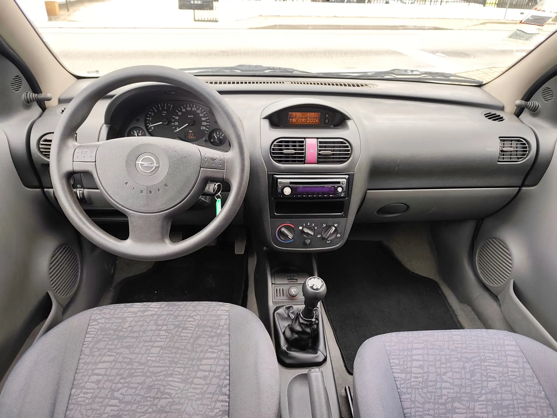 Opel Corsa 1.2 16V Confort 10