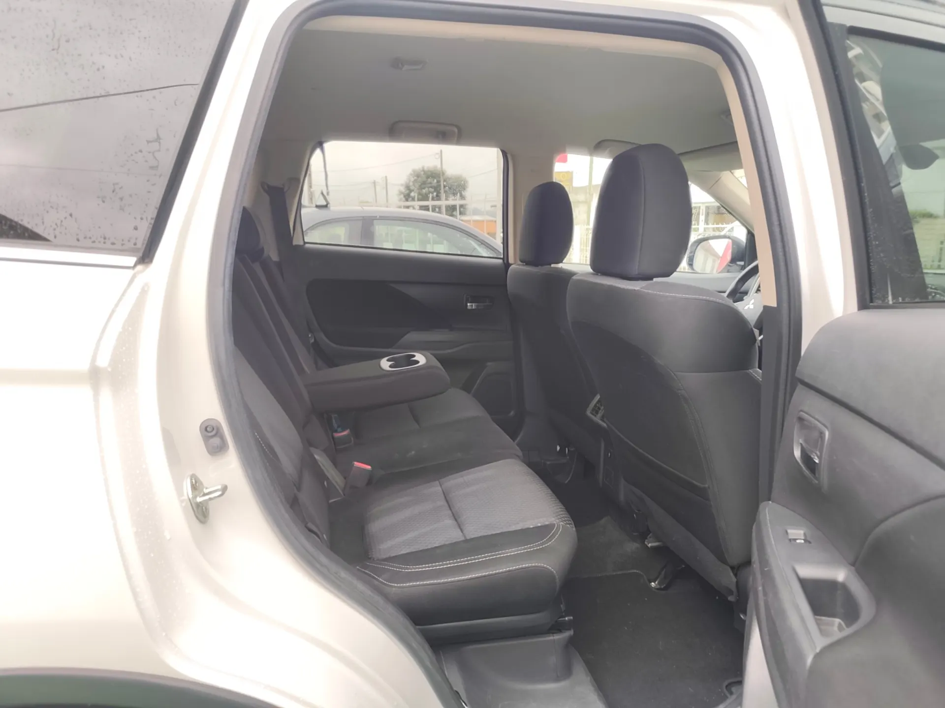 Mitsubishi Outlander 2.0 Kaiteki CVT 7 LUGARES 34