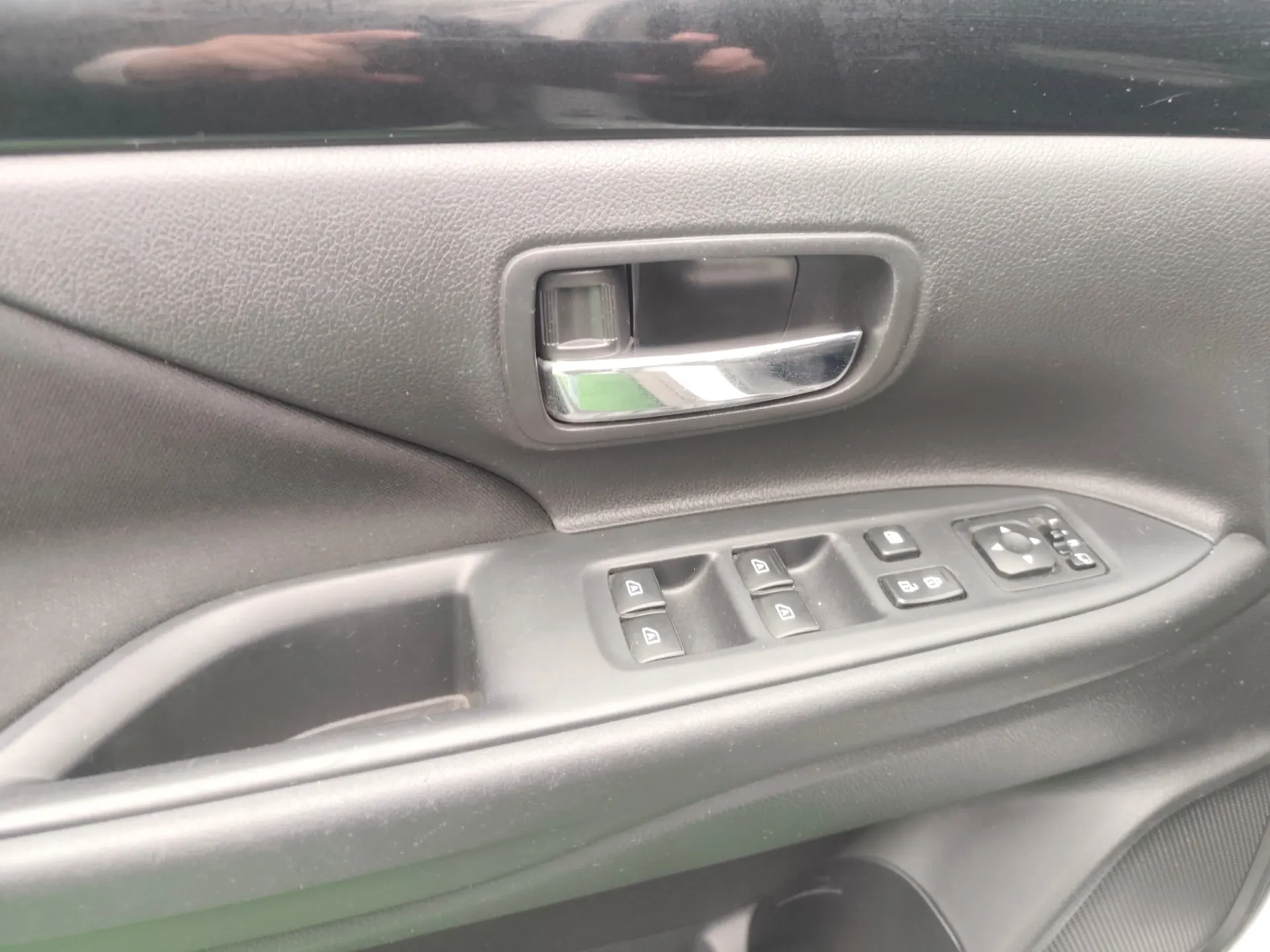 Mitsubishi Outlander 2.0 Kaiteki CVT 7 LUGARES 30