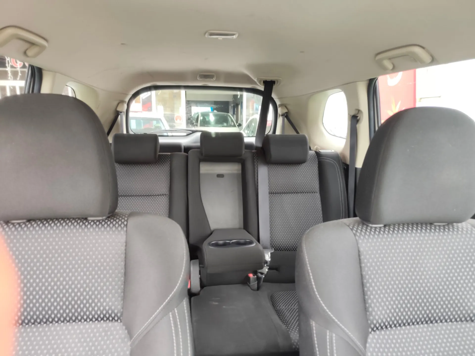 Mitsubishi Outlander 2.0 Kaiteki CVT 7 LUGARES 35