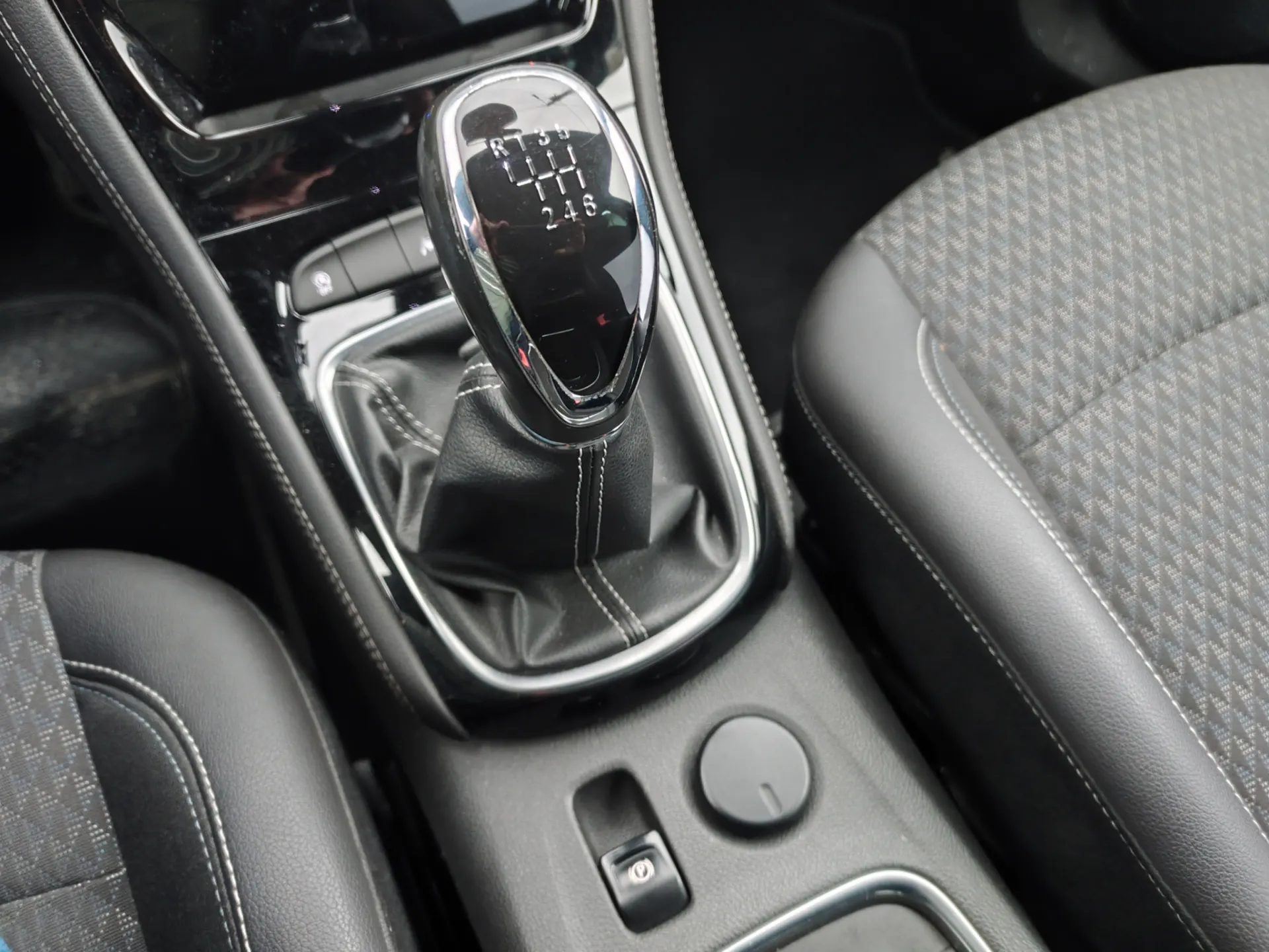 Opel Astra 1.6 CDTi Cosmo Start/Stop 26