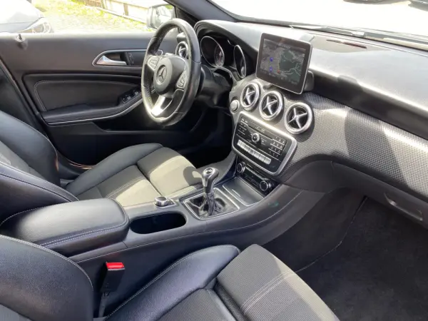 Mercedes-Benz A 200 d Urban 12