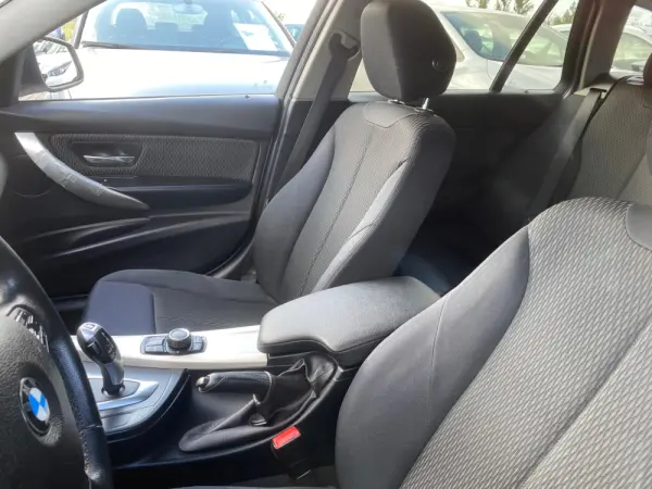 BMW 318 d Auto Exclusive 6