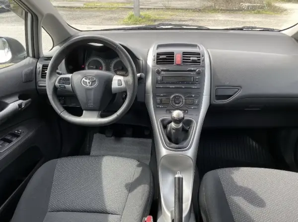 Toyota Auris 1.4 D-4D Comfort+J16 11